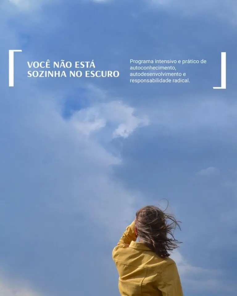 Post para Instagram com céu azul e o texto "Você não está sozinha no escuro"